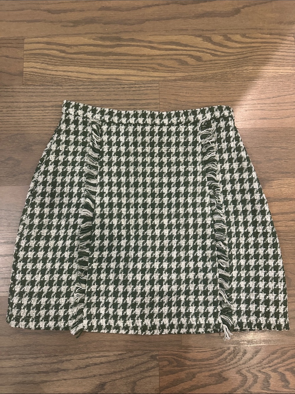 Lulu's Green and White Houndstooth Fringe Mini Skirt